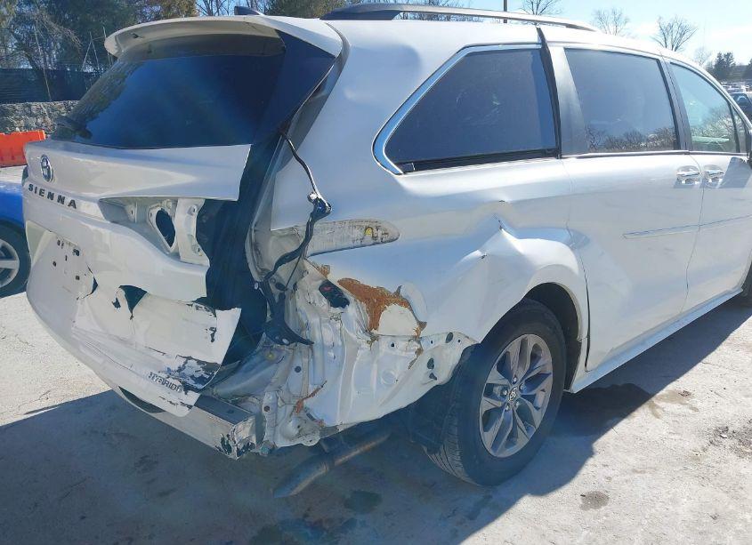 Photo 17 of 2021 Toyota Sienna XLE (VIN 5TDJRKEC1MS025680)