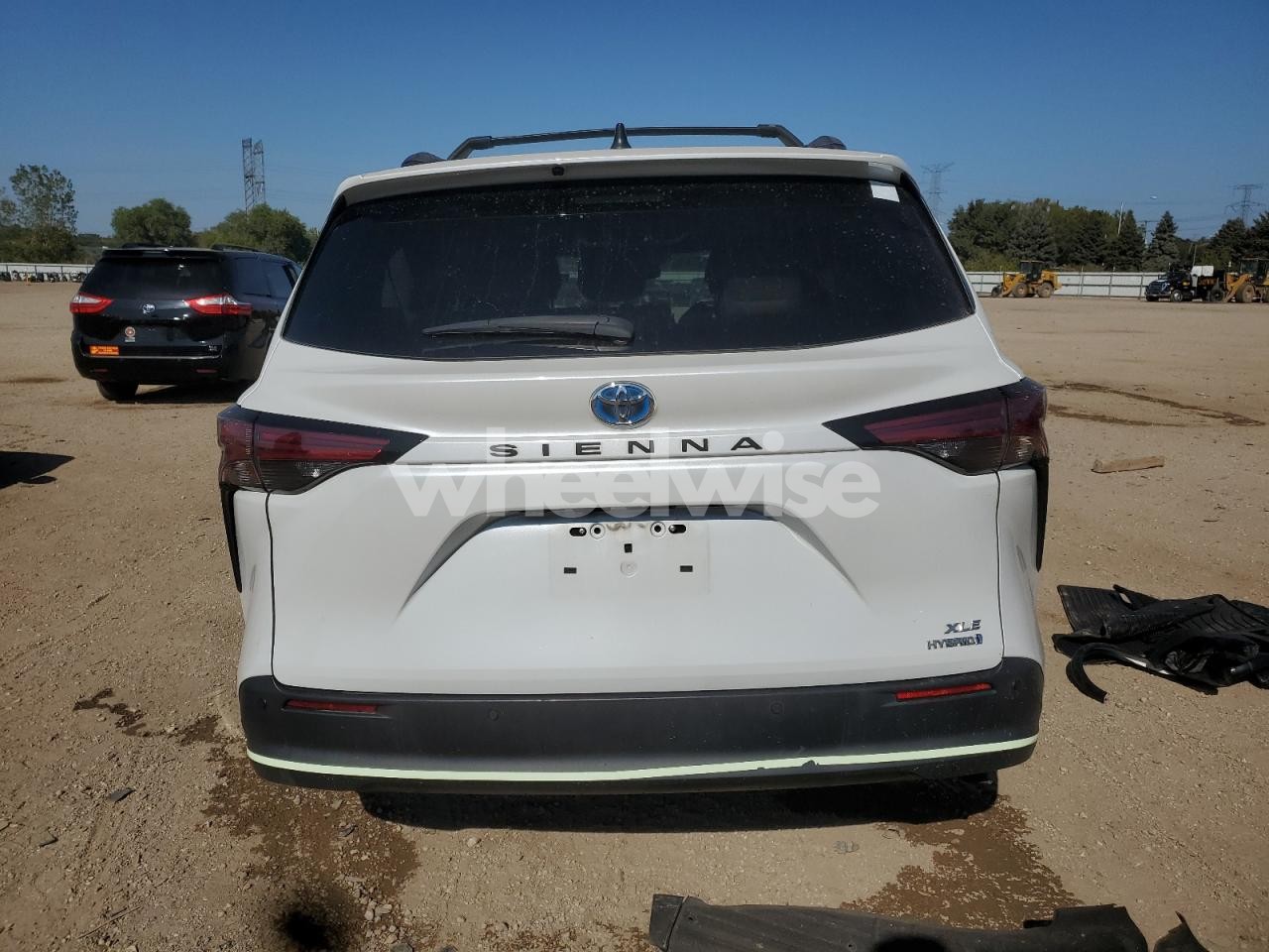 Photo 6 of 2022 TOYOTA SIENNA XLE (VIN 5TDJRKEC1NS096346)