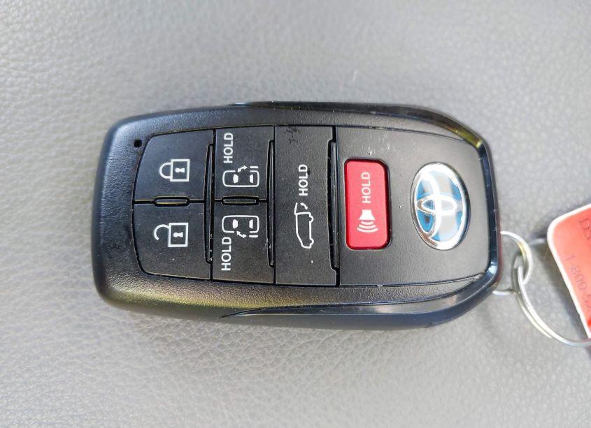 Photo 11 of 2024 Toyota Sienna XLE (VIN 5TDJRKEC1RS204762)