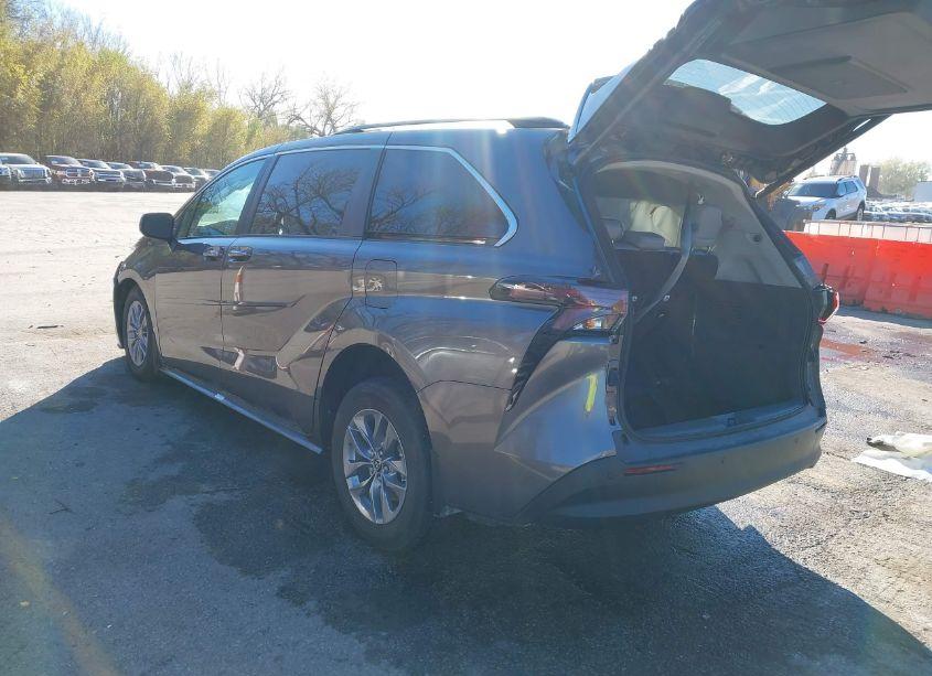 Photo 3 of 2024 Toyota Sienna XLE (VIN 5TDJRKEC1RS204762)