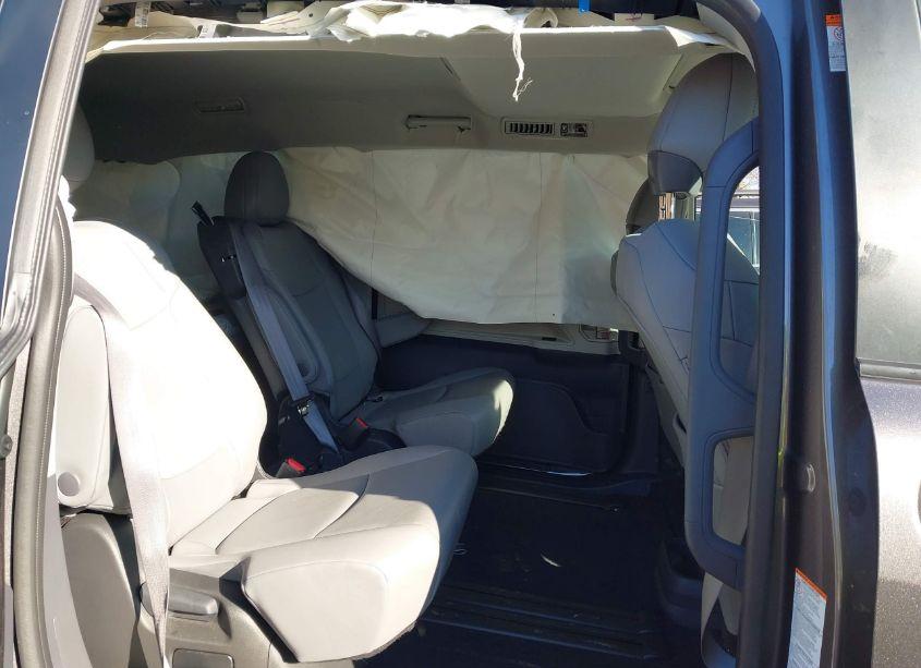 Photo 8 of 2024 Toyota Sienna XLE (VIN 5TDJRKEC1RS204762)