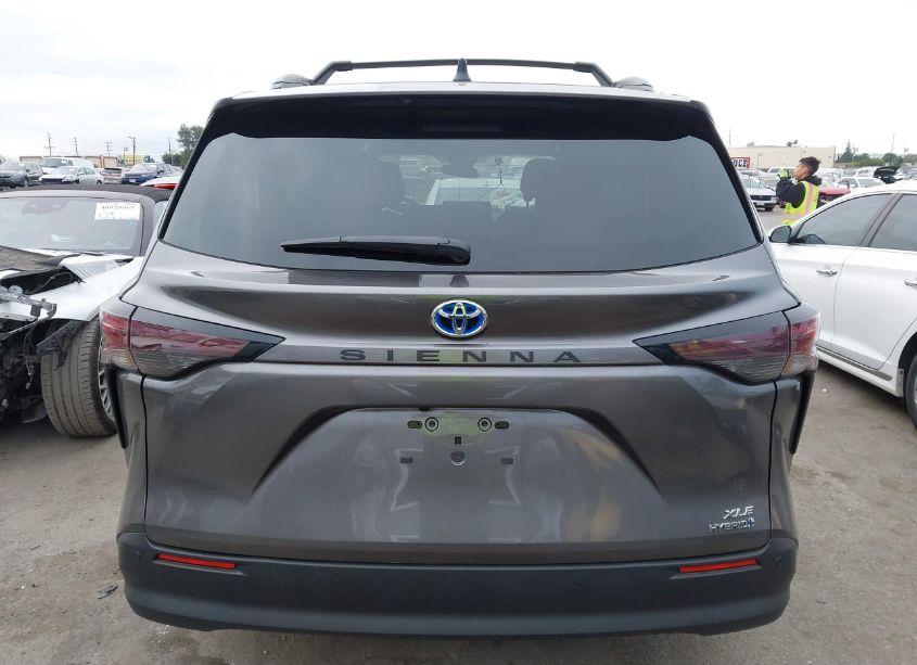 Photo 16 of 2024 Toyota Sienna XLE (VIN 5TDJRKEC1RS214644)