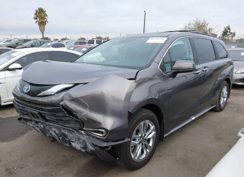 Photo 2 of 2024 Toyota Sienna XLE (VIN 5TDJRKEC1RS214644)