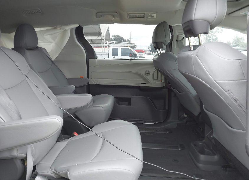 Photo 8 of 2024 Toyota Sienna XLE (VIN 5TDJRKEC1RS214644)