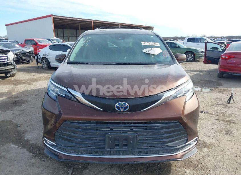 Photo 12 of 2021 Toyota Sienna XLE (VIN 5TDJRKEC2MS005454)