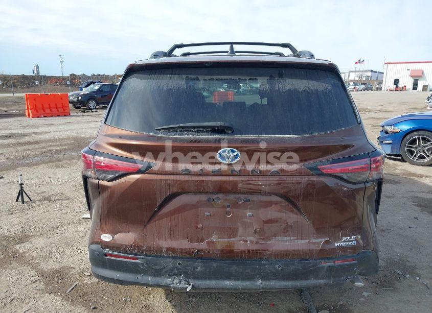 Photo 16 of 2021 Toyota Sienna XLE (VIN 5TDJRKEC2MS005454)