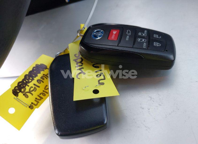 Photo 11 of 2022 Toyota Sienna XLE (VIN 5TDJRKEC2NS087445)