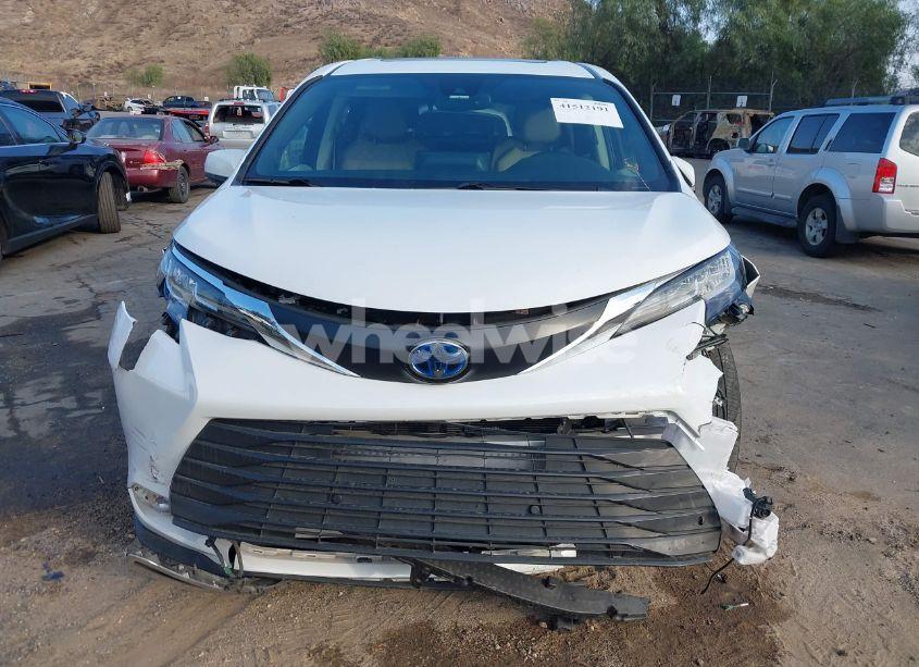 Photo 13 of 2022 Toyota Sienna XLE (VIN 5TDJRKEC2NS087445)