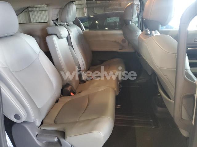 Photo 11 of 2021 TOYOTA SIENNA XLE (VIN 5TDJRKEC3MS022389)