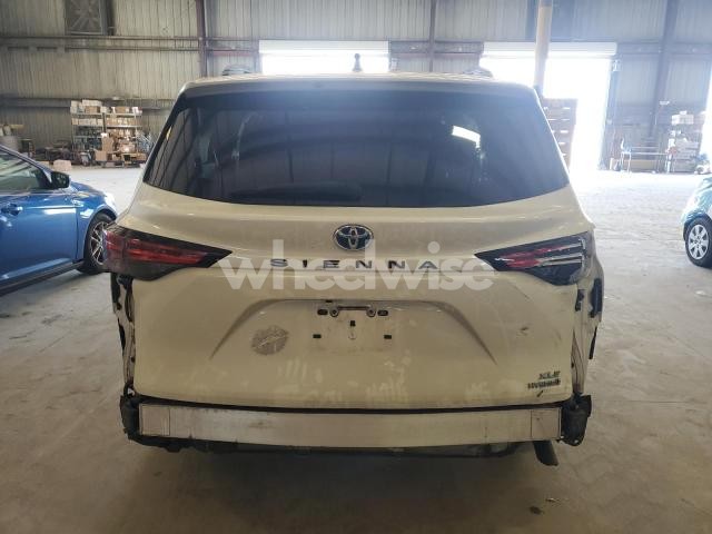 Photo 6 of 2021 TOYOTA SIENNA XLE (VIN 5TDJRKEC3MS022389)