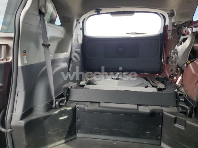 Photo 10 of 2024 TOYOTA SIENNA XLE (VIN 5TDJRKEC3RS221417)