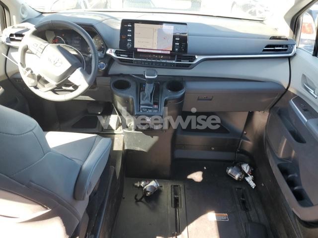 Photo 2 of 2024 TOYOTA SIENNA XLE (VIN 5TDJRKEC3RS221417)