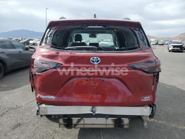 Photo 3 of 2024 TOYOTA SIENNA XLE (VIN 5TDJRKEC3RS221417)