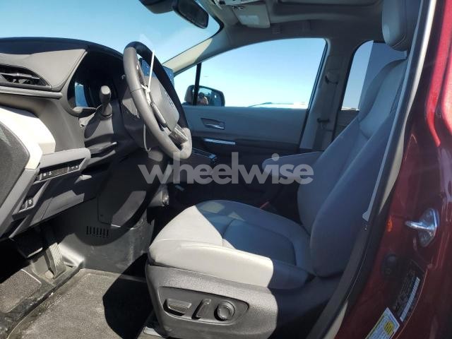 Photo 5 of 2024 TOYOTA SIENNA XLE (VIN 5TDJRKEC3RS221417)