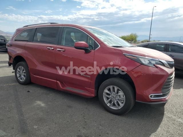 Photo 8 of 2024 TOYOTA SIENNA XLE (VIN 5TDJRKEC3RS221417)