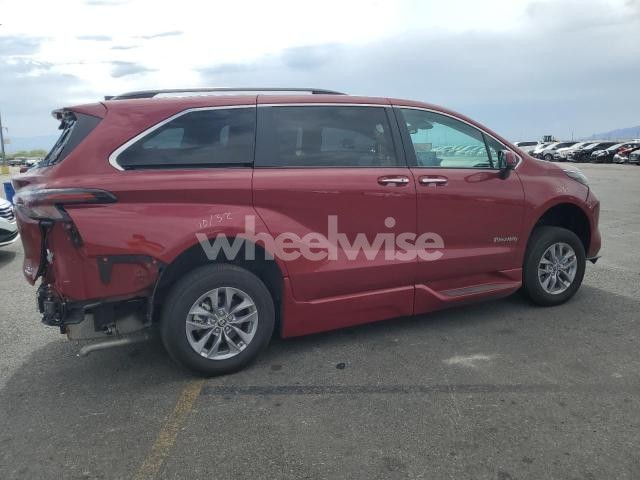 Photo 9 of 2024 TOYOTA SIENNA XLE (VIN 5TDJRKEC3RS221417)