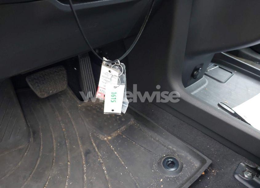 Photo 11 of 2025 Toyota Sienna XLE (VIN 5TDJRKEC3SS233492)