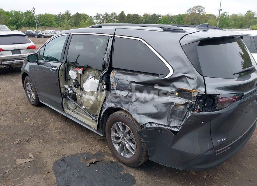 Photo 6 of 2025 Toyota Sienna XLE (VIN 5TDJRKEC3SS233492)