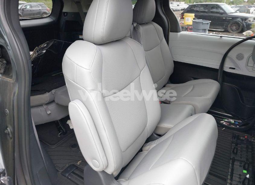 Photo 8 of 2025 Toyota Sienna XLE (VIN 5TDJRKEC3SS233492)