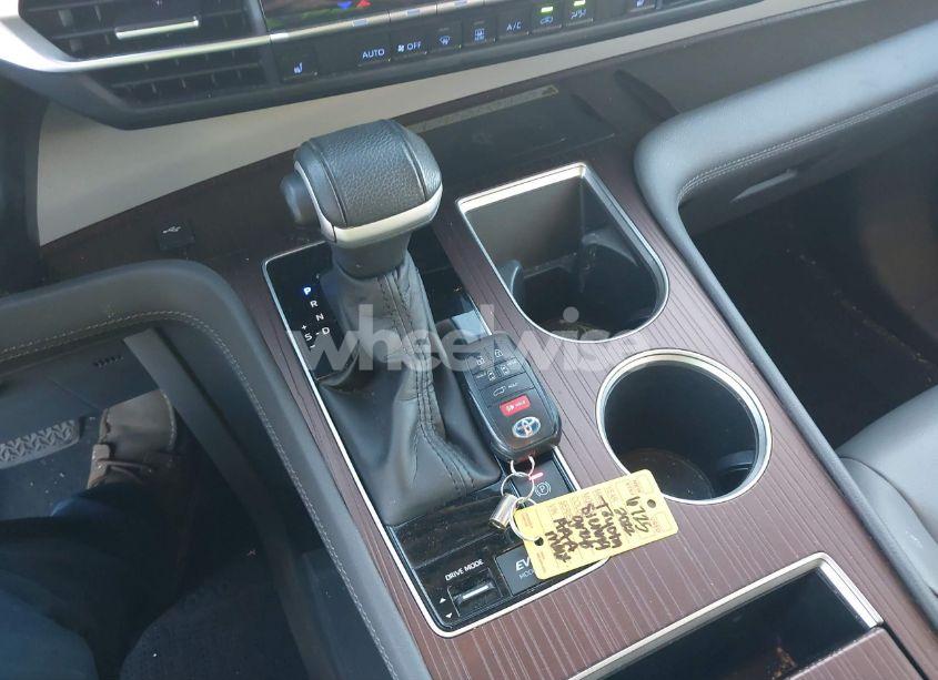 Photo 11 of 2022 Toyota Sienna XLE (VIN 5TDJRKEC4NS091061)