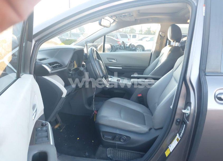 Photo 5 of 2022 Toyota Sienna XLE (VIN 5TDJRKEC4NS091061)