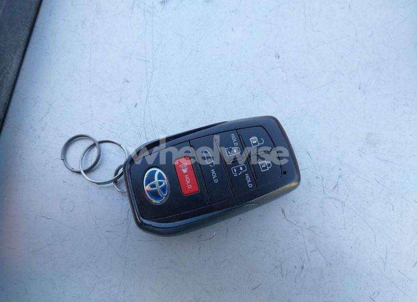 Photo 11 of 2022 Toyota Sienna XLE (VIN 5TDJRKEC4NS111003)