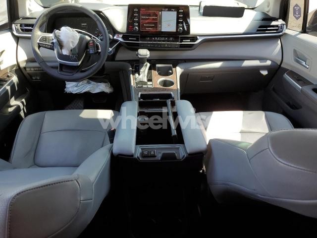 Photo 12 of 2022 TOYOTA SIENNA XLE (VIN 5TDJRKEC4NS118114)