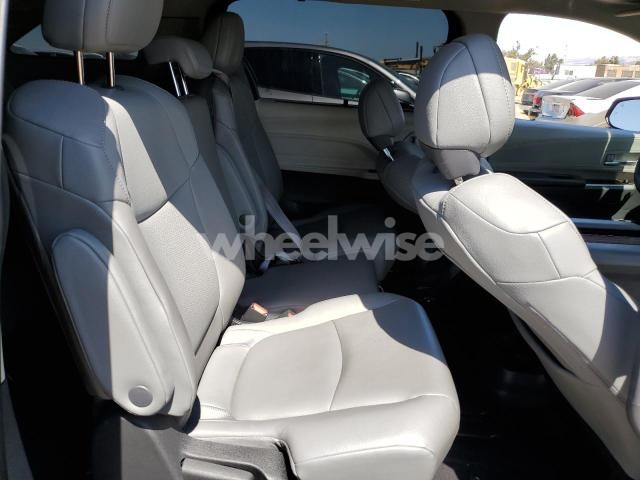 Photo 2 of 2022 TOYOTA SIENNA XLE (VIN 5TDJRKEC4NS118114)