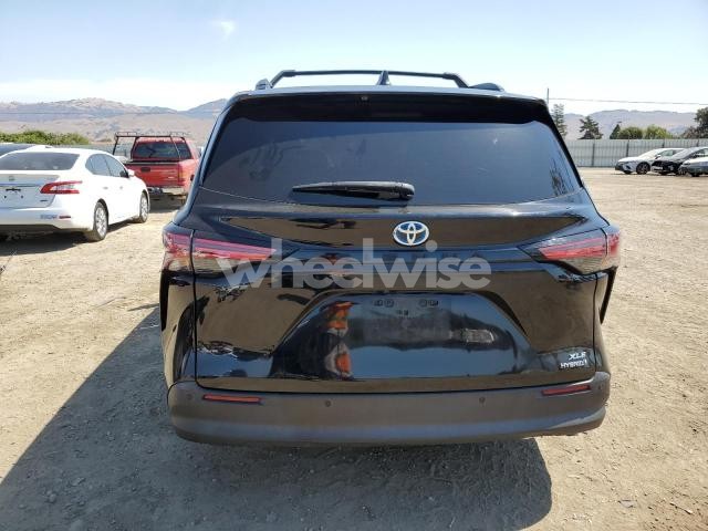 Photo 5 of 2022 TOYOTA SIENNA XLE (VIN 5TDJRKEC4NS118114)