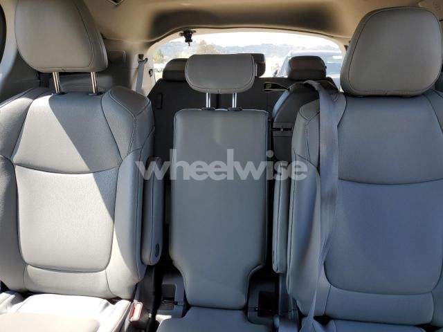 Photo 6 of 2022 TOYOTA SIENNA XLE (VIN 5TDJRKEC4NS118114)