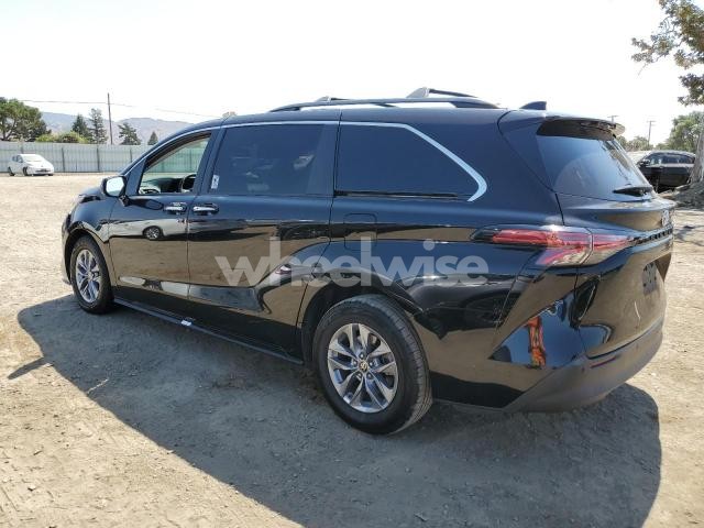 Photo 8 of 2022 TOYOTA SIENNA XLE (VIN 5TDJRKEC4NS118114)