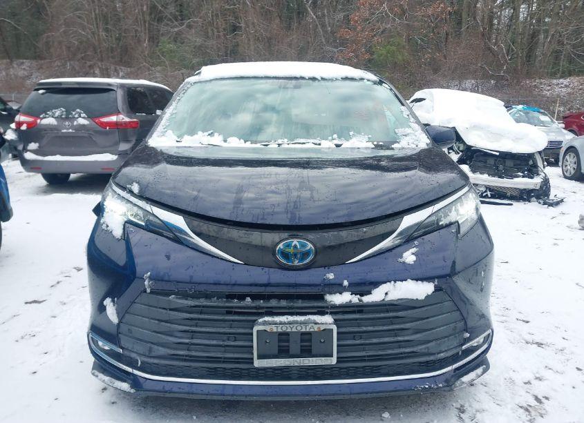 Photo 12 of 2021 Toyota Sienna XLE (VIN 5TDJRKEC6MS011659)