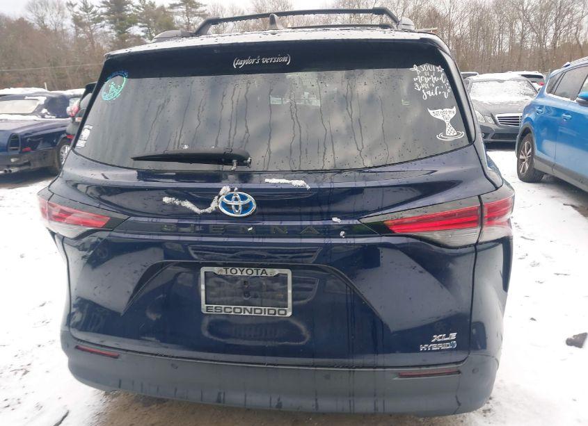 Photo 16 of 2021 Toyota Sienna XLE (VIN 5TDJRKEC6MS011659)