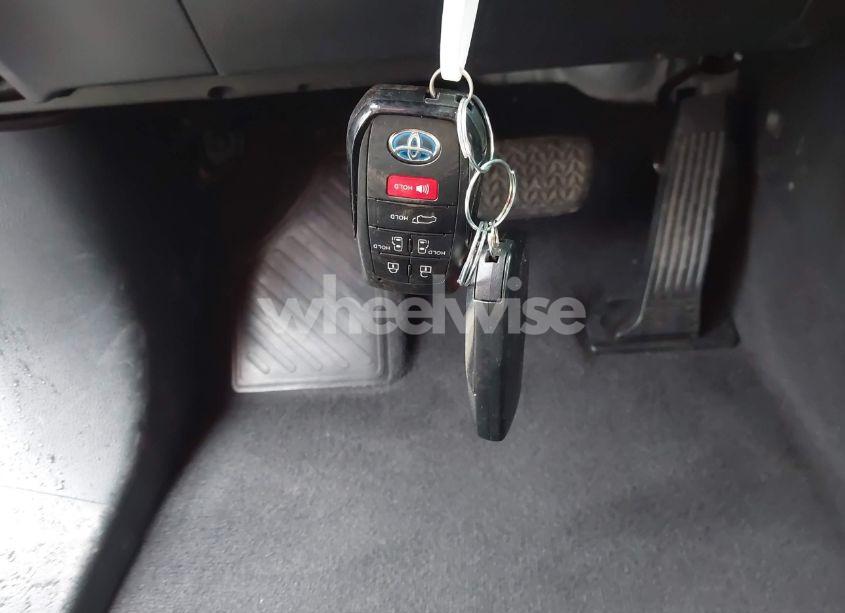 Photo 11 of 2021 Toyota Sienna XLE (VIN 5TDJRKEC7MS013064)
