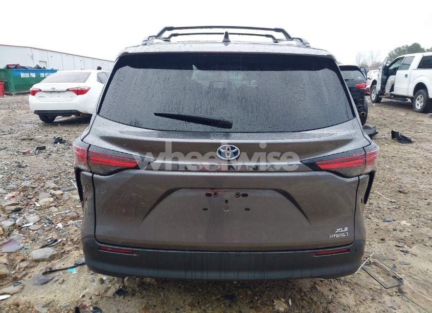 Photo 16 of 2021 Toyota Sienna XLE (VIN 5TDJRKEC7MS013064)