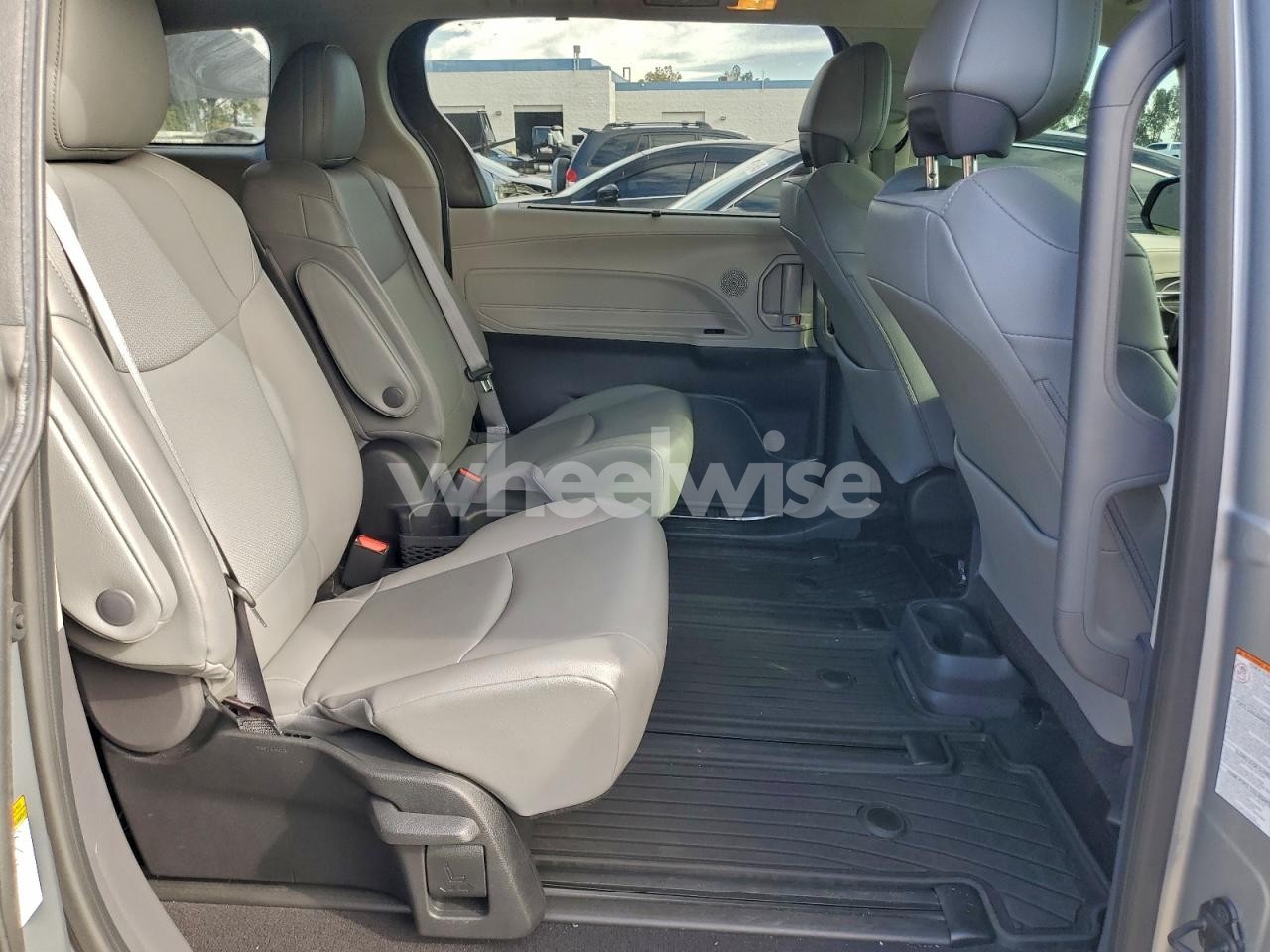 Photo 10 of 2022 TOYOTA SIENNA XLE (VIN 5TDJRKEC7NS083875)