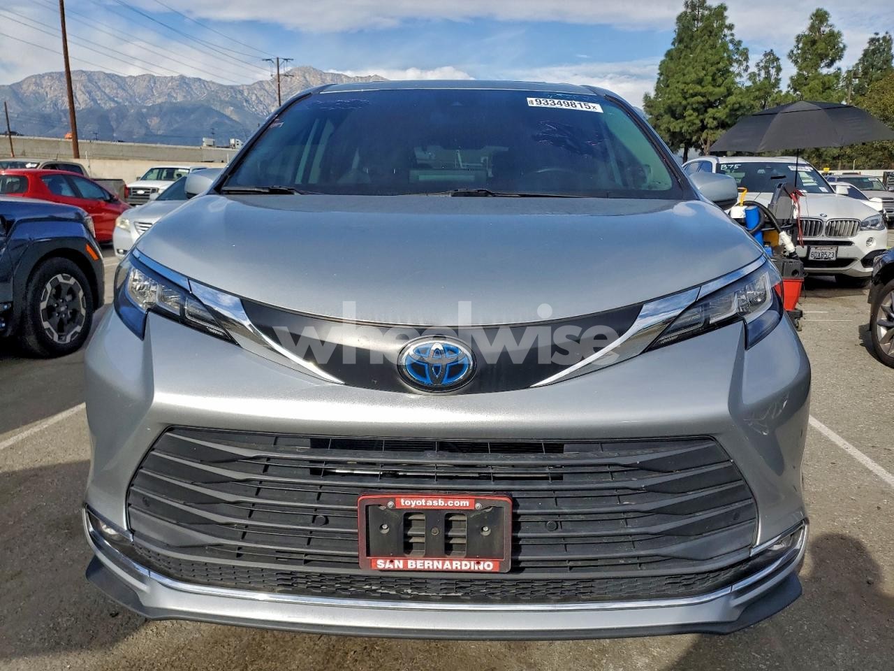 Photo 5 of 2022 TOYOTA SIENNA XLE (VIN 5TDJRKEC7NS083875)