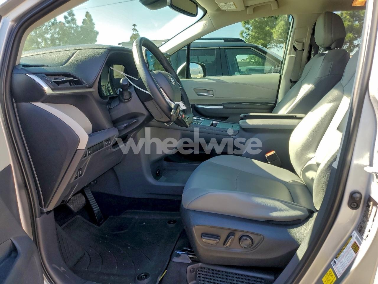 Photo 7 of 2022 TOYOTA SIENNA XLE (VIN 5TDJRKEC7NS083875)