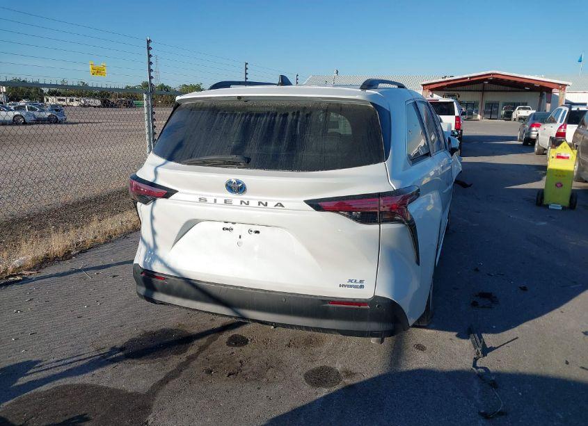 Photo 17 of 2022 Toyota Sienna XLE (VIN 5TDJRKEC7NS121928)
