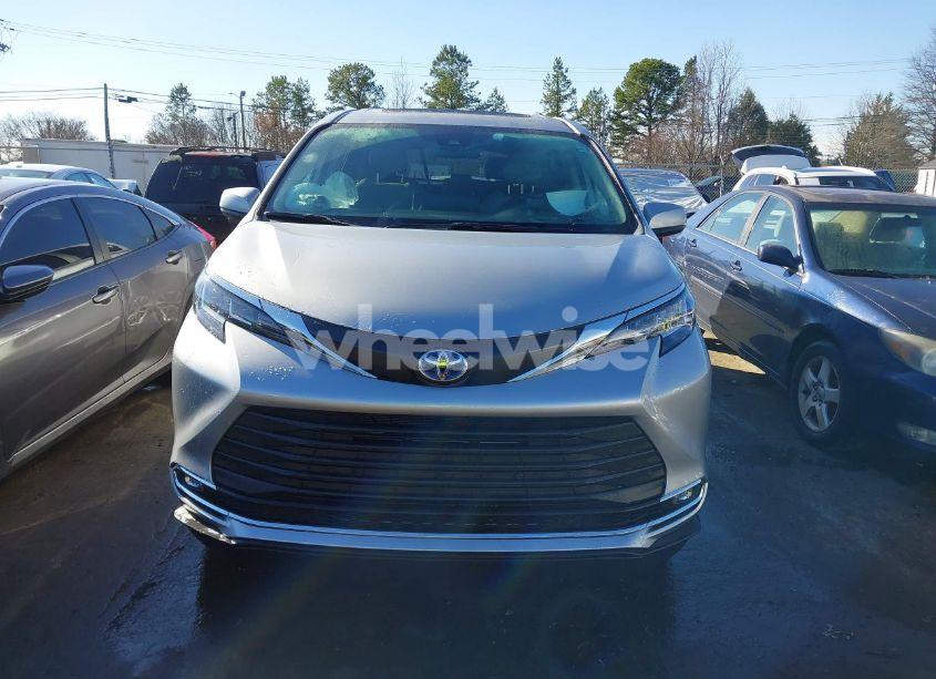 Photo 12 of 2023 Toyota Sienna XLE (VIN 5TDJRKEC7PS178228)