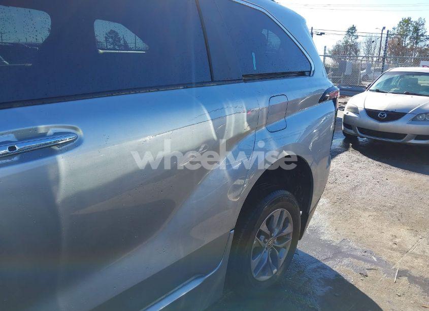 Photo 18 of 2023 Toyota Sienna XLE (VIN 5TDJRKEC7PS178228)