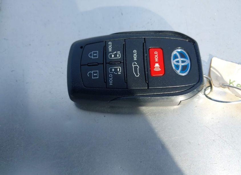 Photo 11 of 2024 Toyota Sienna XLE (VIN 5TDJRKEC7RS197140)