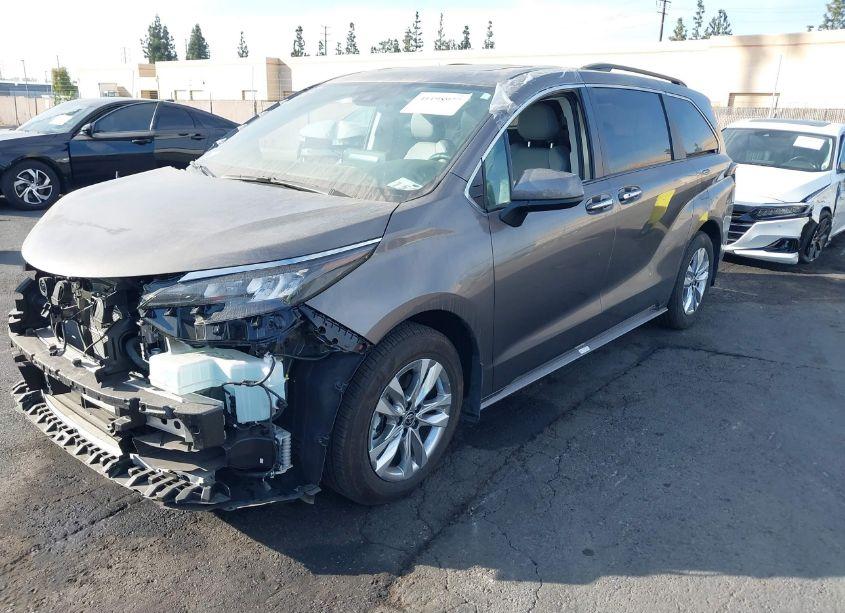 Photo 2 of 2024 Toyota Sienna XLE (VIN 5TDJRKEC7RS197140)