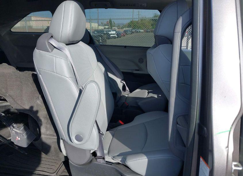 Photo 8 of 2024 Toyota Sienna XLE (VIN 5TDJRKEC7RS197140)