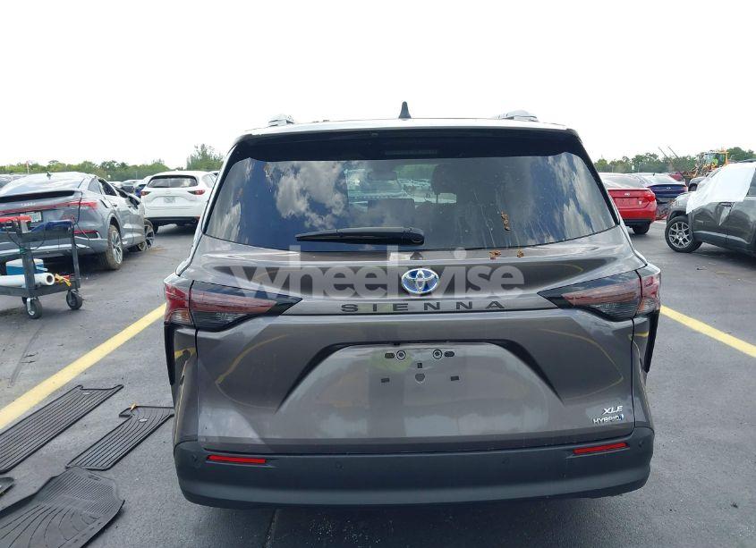 Photo 16 of 2024 Toyota Sienna XLE (VIN 5TDJRKEC7RS219623)