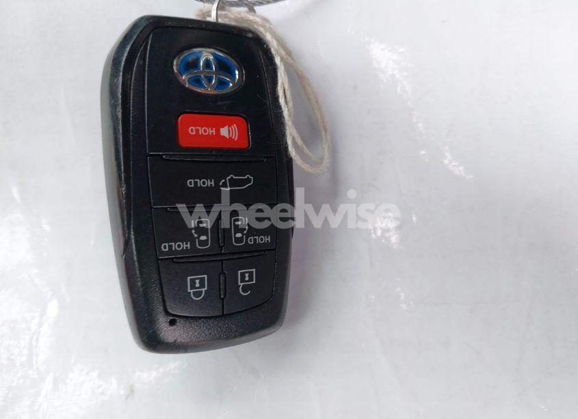 Photo 11 of 2022 Toyota Sienna XLE (VIN 5TDJRKEC8NS135921)