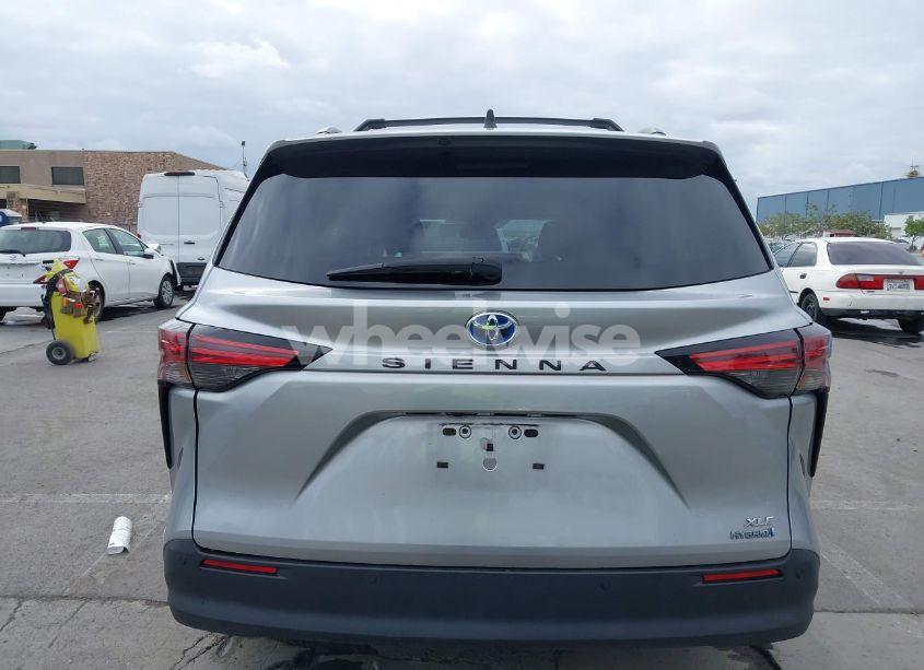 Photo 16 of 2022 Toyota Sienna XLE (VIN 5TDJRKEC8NS135921)