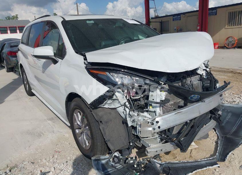 2023 Toyota Sienna XLE (VIN 5TDJRKEC8PS138515) main photo