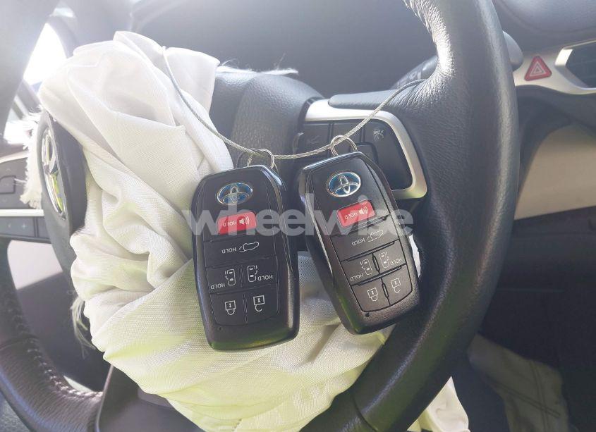 Photo 11 of 2023 Toyota Sienna XLE (VIN 5TDJRKEC8PS138515)