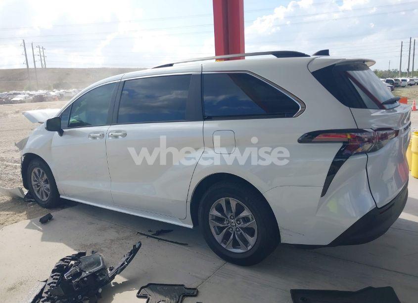 Photo 15 of 2023 Toyota Sienna XLE (VIN 5TDJRKEC8PS138515)